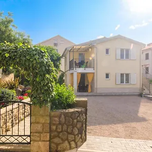 Ivona U Prizemlju Apartment Malinska